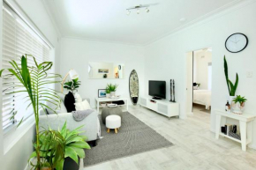 Beautifully renovated quiet unit in Cronulla